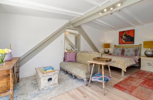 Claremont Apartment | Charming Loft with Character & Mountain Views