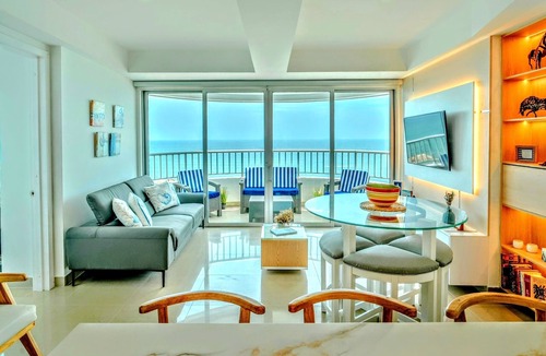 Bocagrande Apartment | Charming Ocean front 2-bedroom apartment in lovely Cartagena de Indias with WiFi