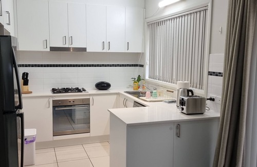 Casey House | Charming Retreat Near Shopping Centre in Canberra