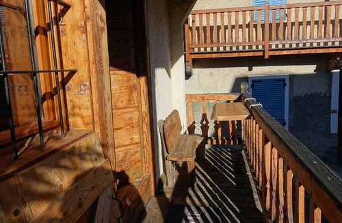 Areches Ski Chalet | Charming Savoyard Mazot in Hauteluce Village – Ideal for Couples, Near Shops and Ski Lift