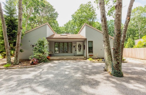 Springs House | Charming, spacious 3 bedroom, 3 bath East Hampton Springs house