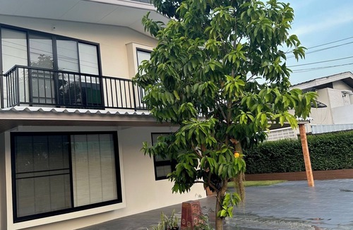 Talat Bang Khen House | Charming 3 Bedroom house in North of Bangkok: Quiet neighborhood & Relaxation!