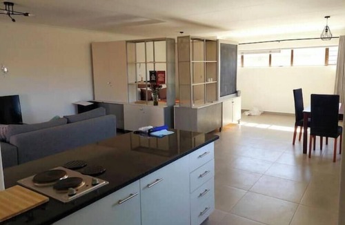 Norwood Apartment | Chic 1-bedroom with WiFi and fitness room in vibrant Johannesburg