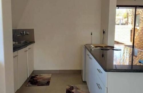 Norwood Apartment | Chic 1-bedroom with WiFi and fitness room in vibrant Johannesburg