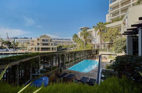 Victoria and Alfred Waterfront Apartment | Chic 2-bedroom apartment with WiFi in amazing safe Waterfront in Cape Town