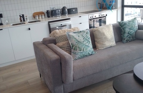 Green Point Apartment | Chic apartment with WiFi and AC in fantastic Cape Town