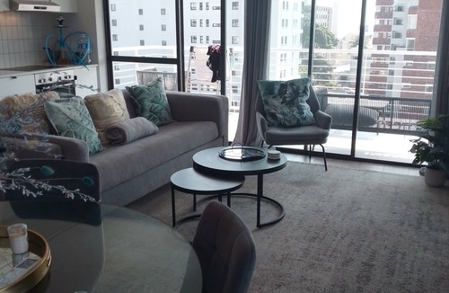 Green Point Apartment | Chic apartment with WiFi and AC in fantastic Cape Town