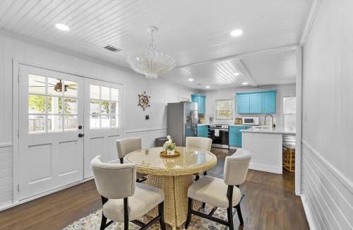 Mount Pleasant House | Chic Modern Cottage Near Downtown and Beaches Family