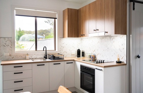 Maloneys Beach Cottage | Chris's Shack at Maloneys Beach is the perfect getaway for your family.