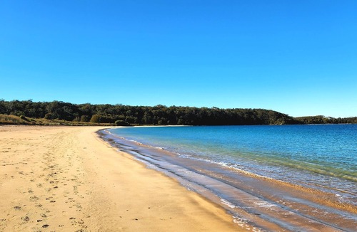 Maloneys Beach Cottage | Chris's Shack at Maloneys Beach is the perfect getaway for your family.