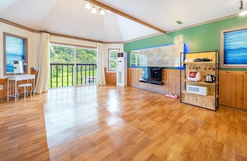 Namsan House | Chuncheon Namiseom pet Friendly Pension