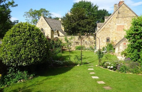 Ebrington Cottage | Church Steps Luxury Thatched Cottage in Ebrington