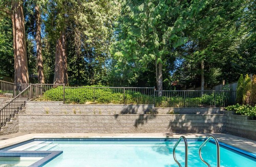 West Vancouver Resort | Cinematic Mansion with Pool and Hot tub