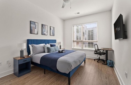 Second Ward Apartment | City Lights Retreat - Pool, Central, Free Parking