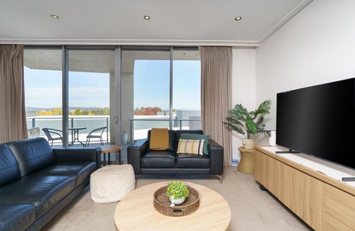 City East Apartment | City Pool Stay by Glebe Park and Canberra Centre
