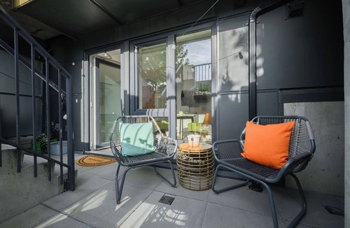 Lower Lonsdale Apartment | City & Trail Studio Dog-friendly