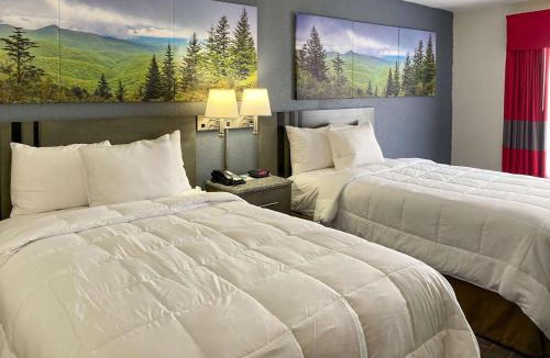 Greensboro Hotel | Clarion Pointe - Greensboro Coliseum Area