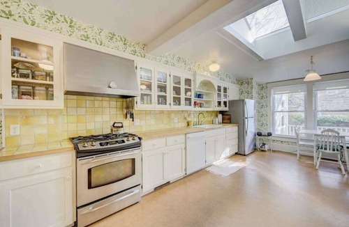 The Pines House | Classic 1920s oceanfront home & cottage with AC, bikes, grill - walk to beach