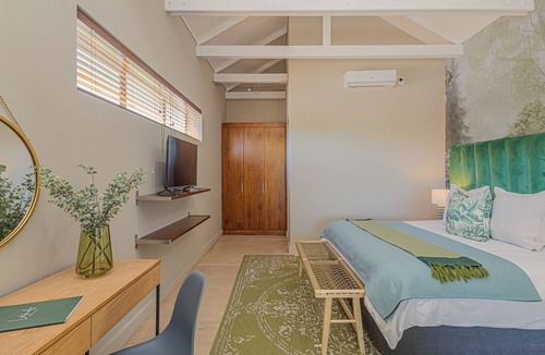 Cloetesville Hotel | Classic Hotel Room - Stellenbosch