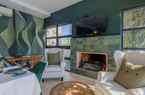 Cloetesville Hotel | Classic Hotel Room - Stellenbosch