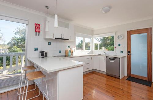 Malua Bay House | Classic Meets Contemporary 1960's Beach House