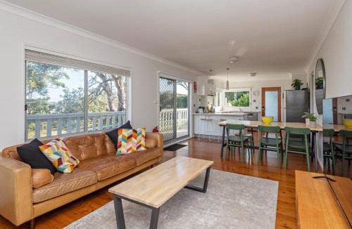 Malua Bay House | Classic Meets Contemporary 1960's Beach House