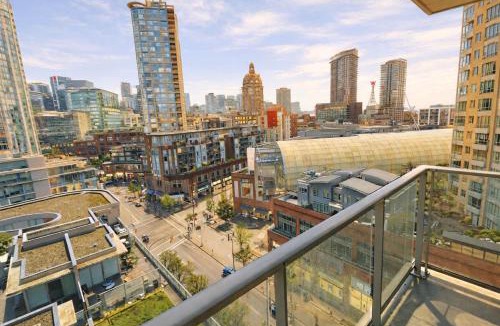 Crosstown Apartment | Classy Downtown Vancouver Apartment Near Rogers Arena