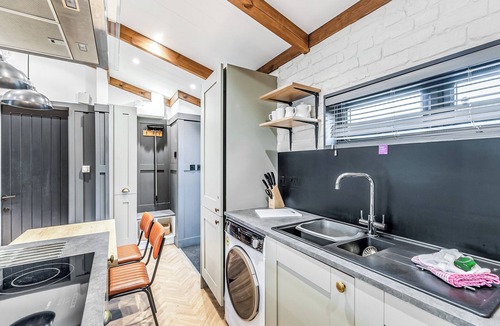 Saintbury Ski Chalet | Claverdon Lodge Premier