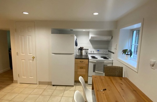 Pemberton Heights House | Clean and beautiful 2 bedroom suite in a lovely North Vancouver neighbourhood
