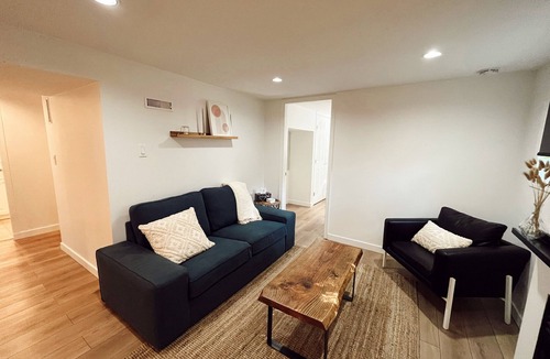 Pemberton Heights House | Clean and beautiful 2 bedroom suite in a lovely North Vancouver neighbourhood
