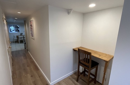 Pemberton Heights House | Clean and beautiful 2 bedroom suite in a lovely North Vancouver neighbourhood