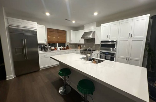 Simi Valley Bed & Breakfast | Clean & Comfy Private Room- Perfect for Your Stay!