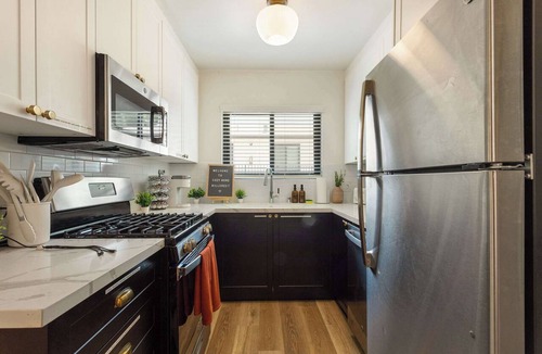 Hillcrest Apartment | Clean, Modern, & Cozy Apartment