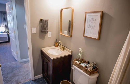 Charleston House | Clean, Private Guesthouse-9 min. to Downtown Charleston, 15 min. to FollyBeach!