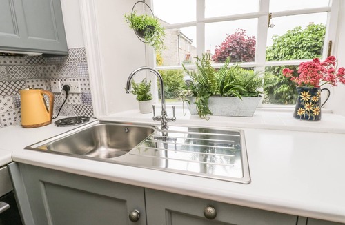 Helmsley Cottage | CLIFF HOUSE, family friendly, character holiday cottage in Helmsley
