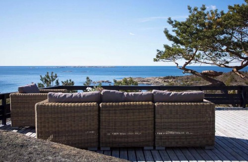 Larvik House | Cliff-top home between Sandefjord and Larvik