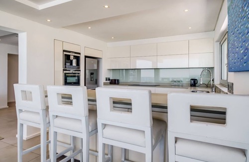 Clifton Apartment | Clifton Apartment on the Waters Edge (Ocean Breeze)