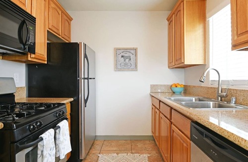 Washington Culver Apartment | Close to Beach & Major Attractions. Outdoor Patio with Firepit. Free Parking.