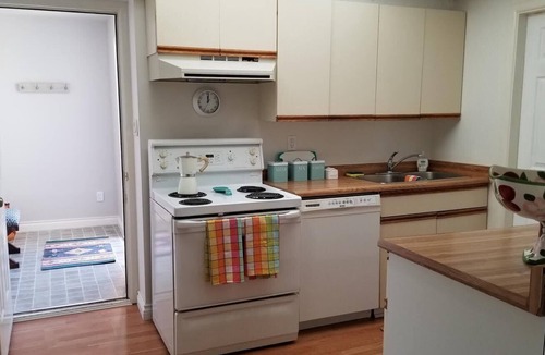 Dollarton House | Close to Deep Cove and Mount Seymour, North Vancouver, BC