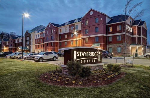 Lanham Apartment | Close to Metro & Amtrak Station | 24 Hour Business Center + Fitness Center