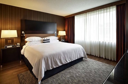 Friendship Heights Hotel | Close to National Cathedral & Shops | Breakfast | 3 Cozy Units in Chevy Chase