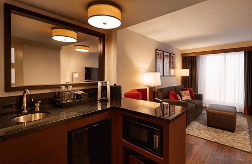 Friendship Heights Hotel | Close to National Cathedral & Shops | Breakfast | 3 Cozy Units in Chevy Chase