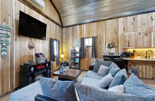 Wynnburg Apartment | Close to Reelfoot Lake! Dog-Friendly Retreat