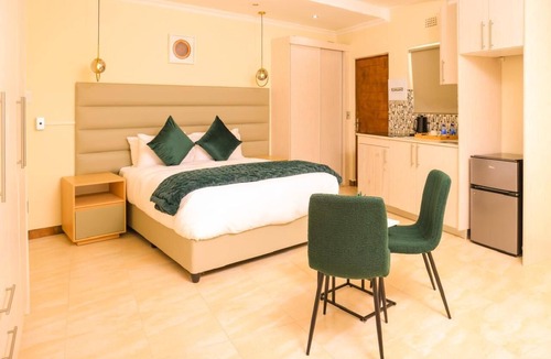 Greater Johannesburg Metropolitan Area Cabin | clouds 52 lodge
