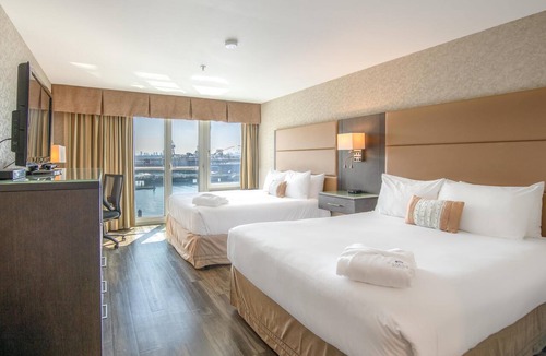Lower Lonsdale Hotel | Coast Lonsdale Quay Hotel