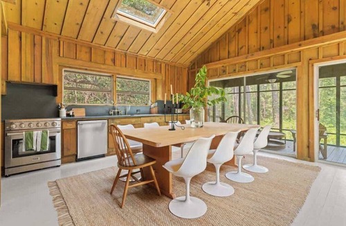 Ocean Hill House | Coastal Beach Cabin, Hot Tub & Walk to Shops!
