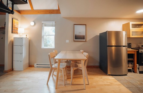 Ucluelet Cabin | Coastal cabin- updated studio + loft