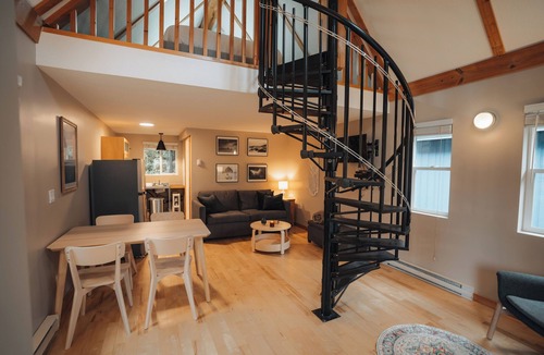 Ucluelet Cabin | Coastal cabin- updated studio + loft