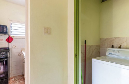 Discovery Bay Apartment | COASTAL ESCAPE - 1 BR/COZY GARDEN - BEACH 15MIN WALK