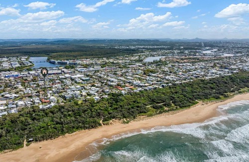 Warana House | Coastal family home - 4BR, walk to beach